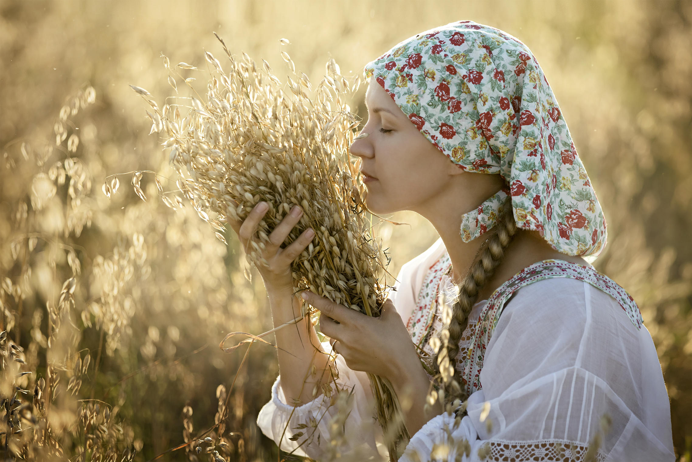 Photo Women in Slavic costumes in Bishkek