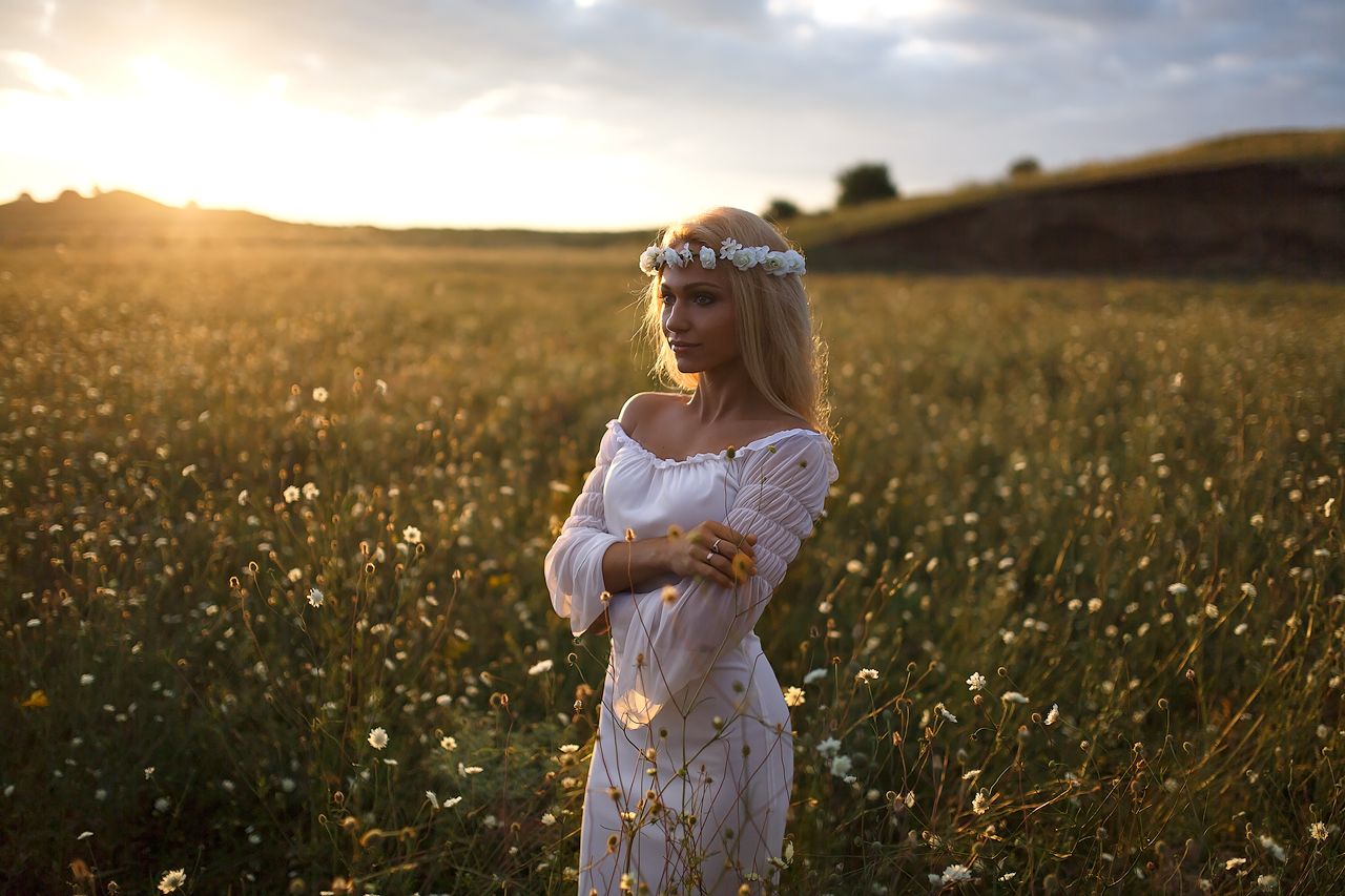 Girls in Slavic costumes in Bishkek